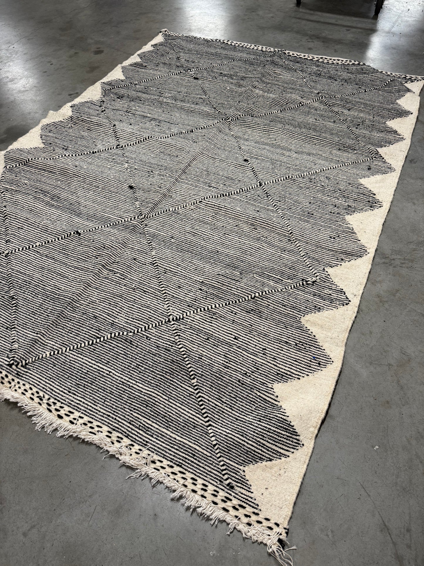 Tapis Zanafi noir et blanc