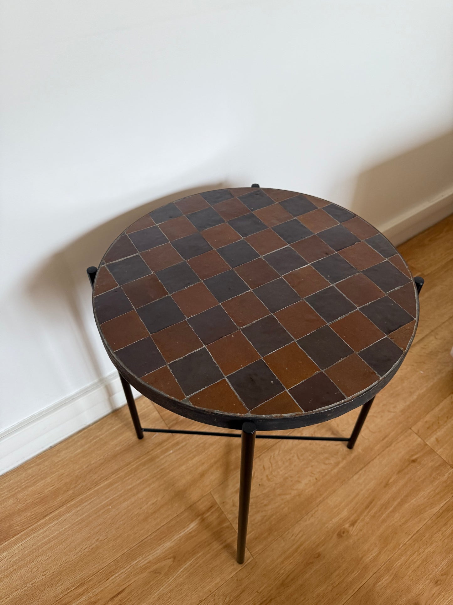 Table d’appoint en Zellige damier marron