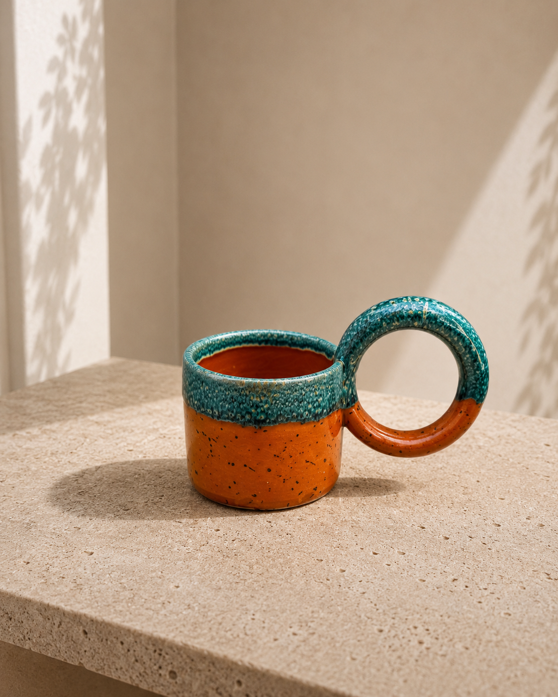 Tasse artisanale en céramique émaillée anse XL