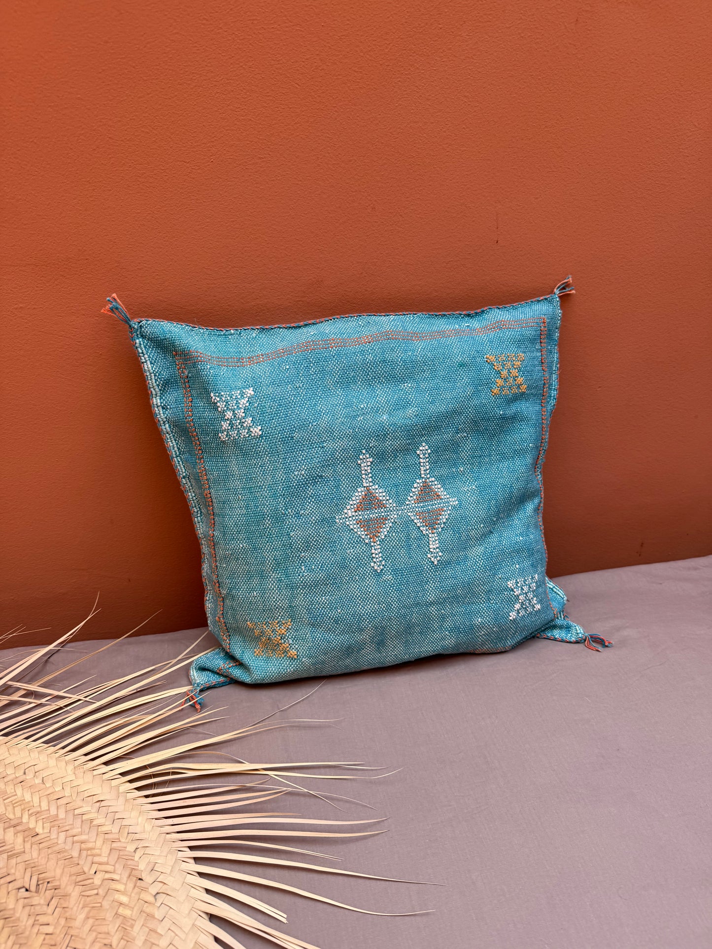 Housse de coussin en soie végétale turquoise