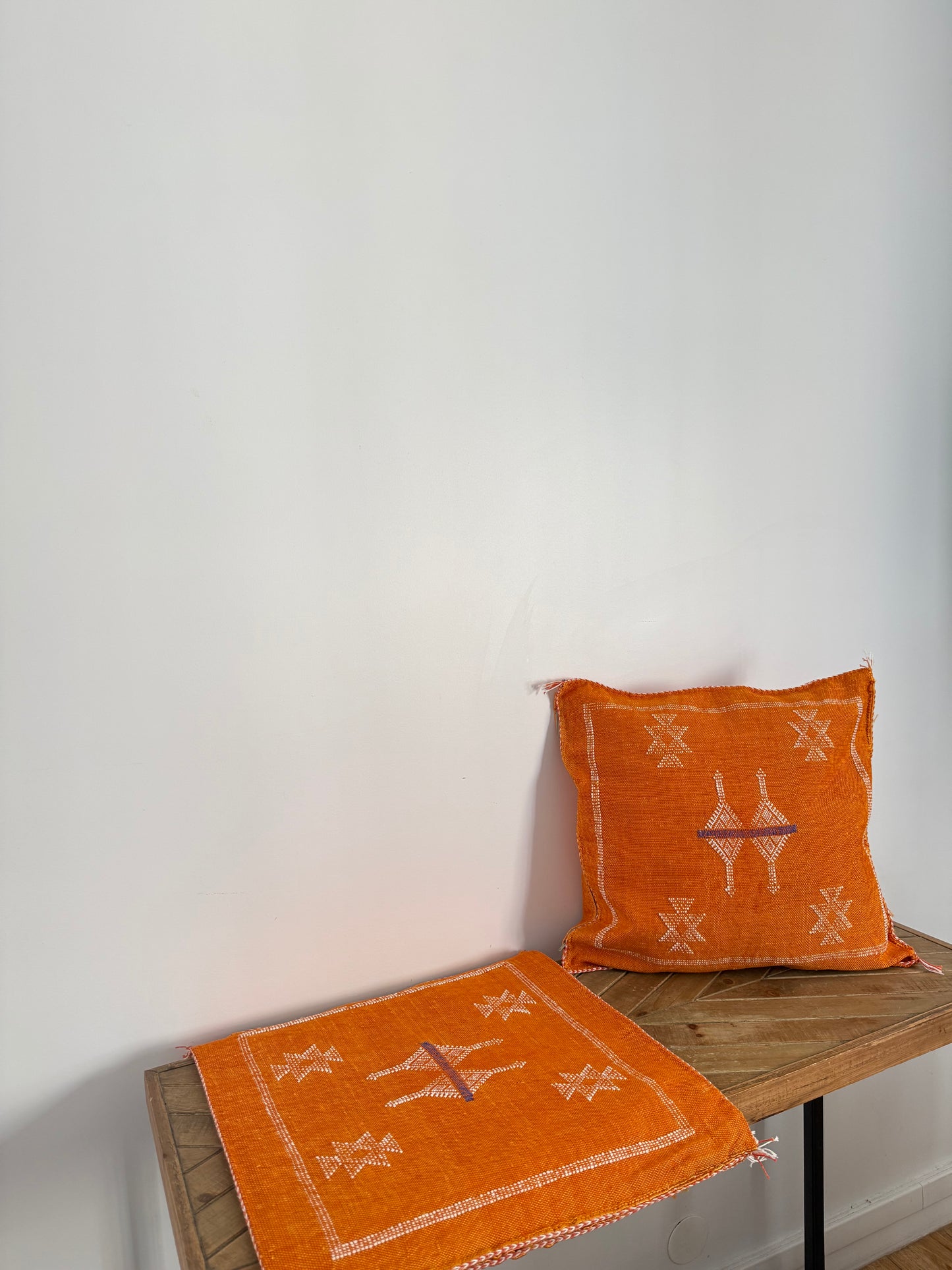 Housse de coussin soie végétale orange