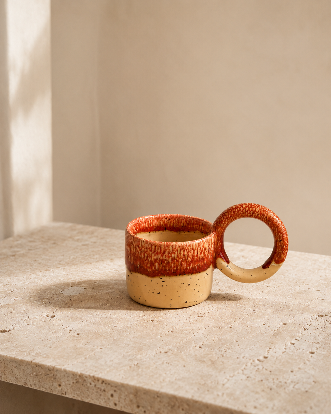 Tasse artisanale en céramique émaillée anse XL