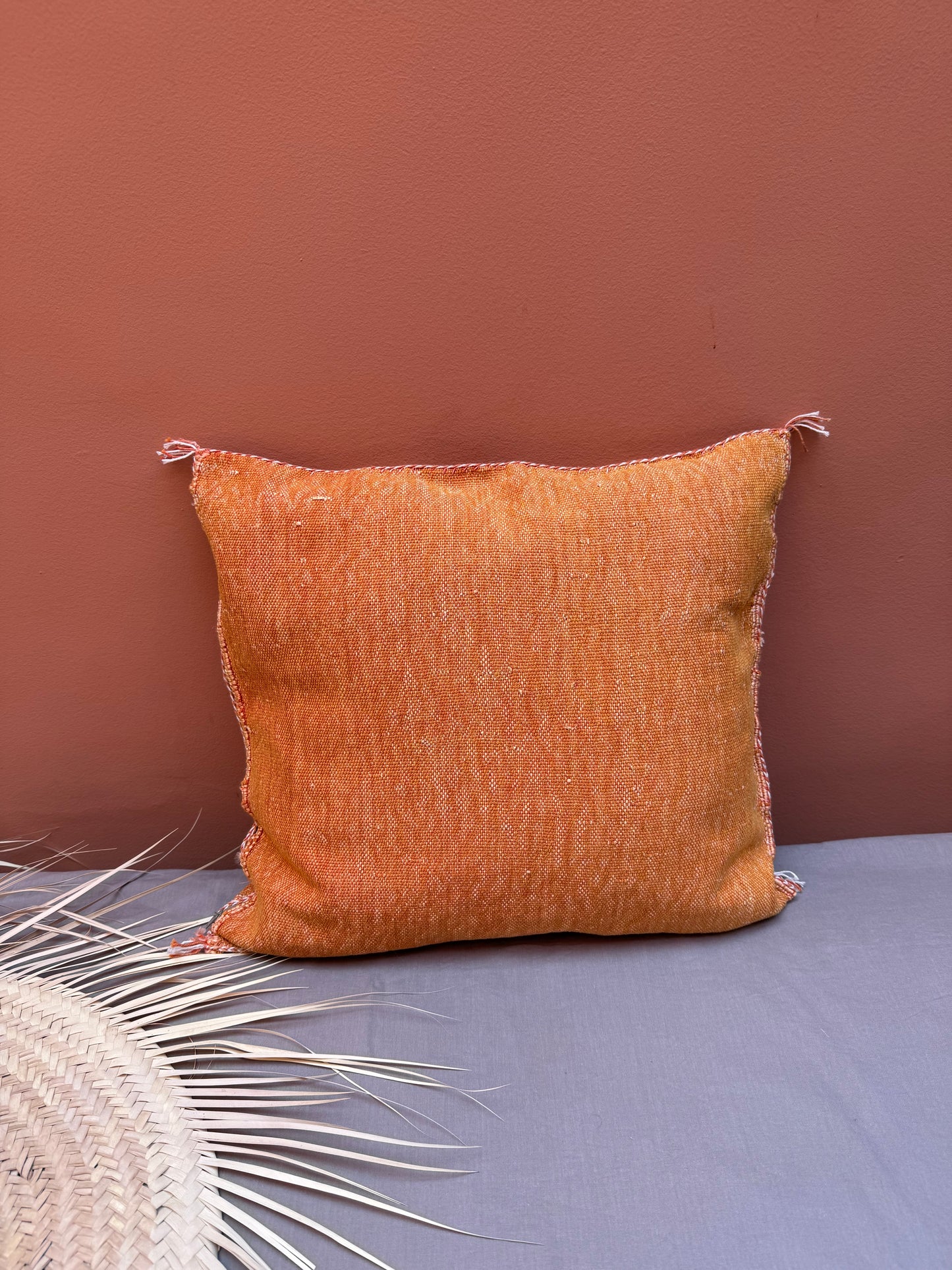 Housse de coussin en soie végétale orange