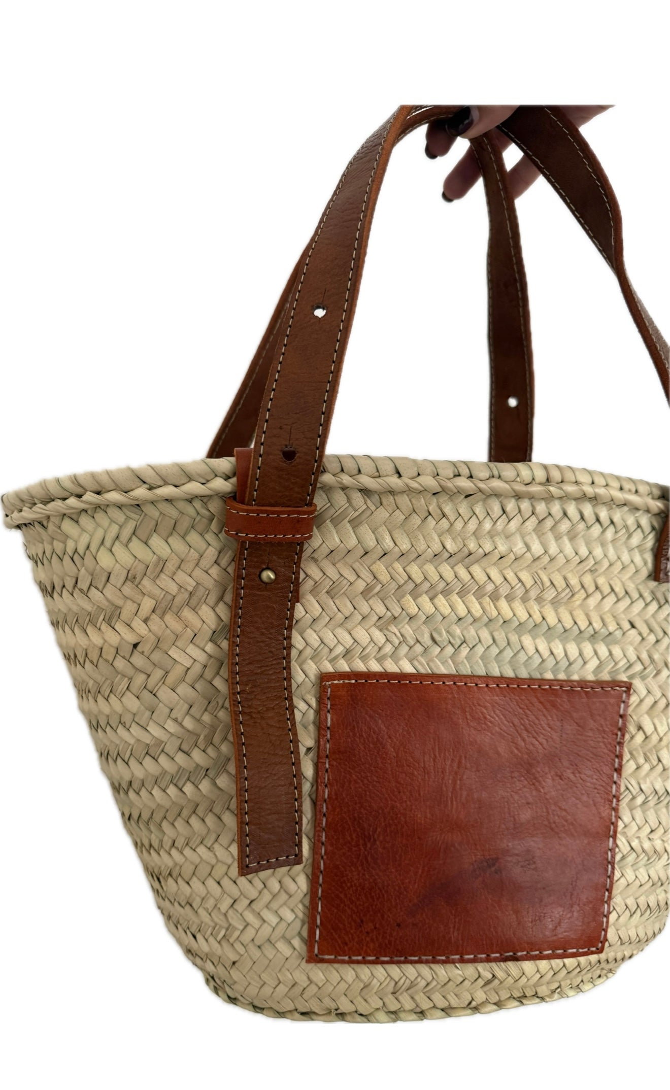 Panier en osier détails en cuir