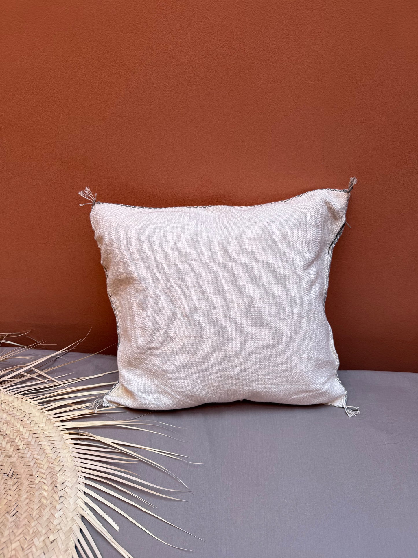 Housse de coussin en soie végétale blanche
