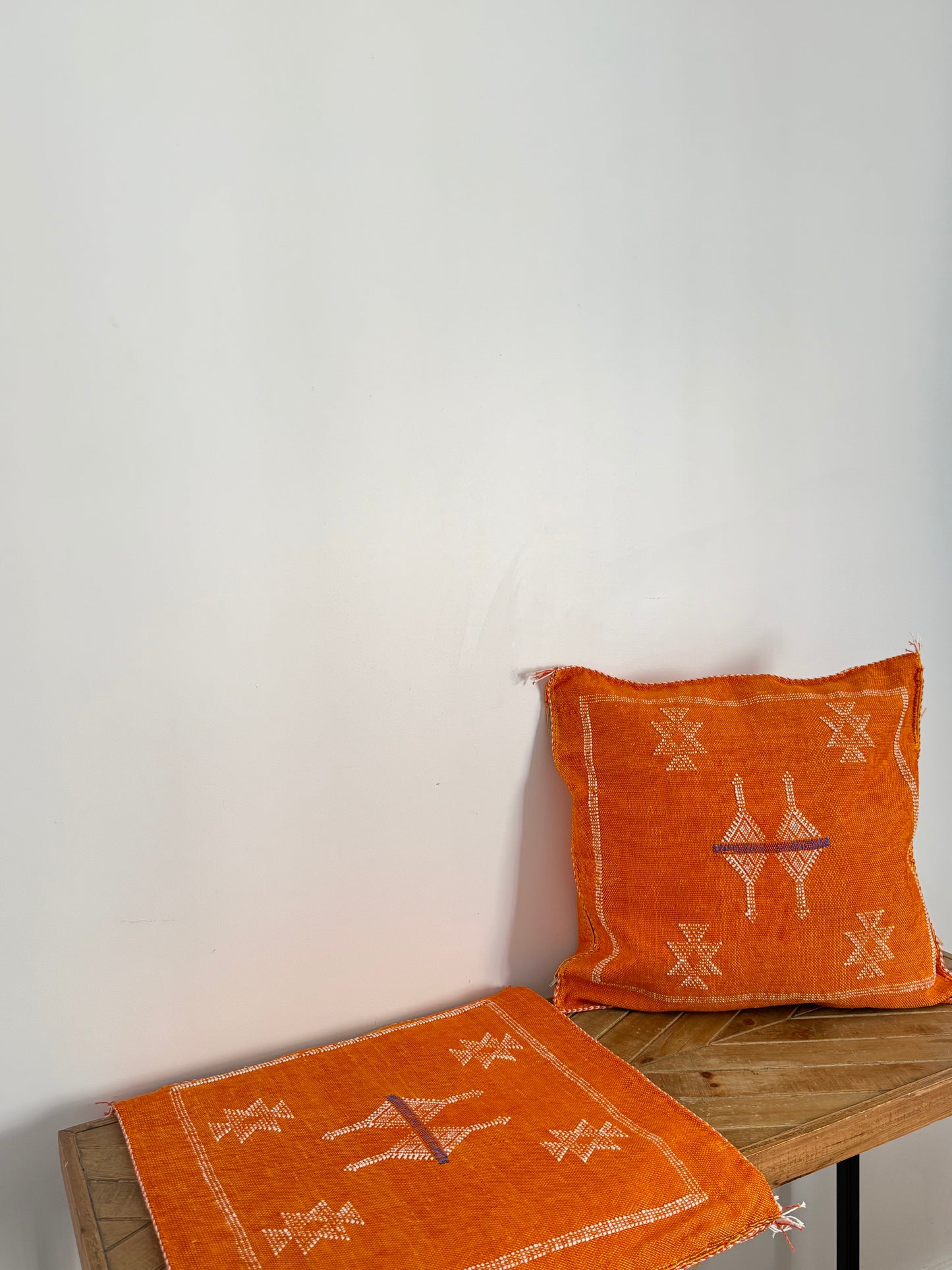Housse de coussin soie végétale orange