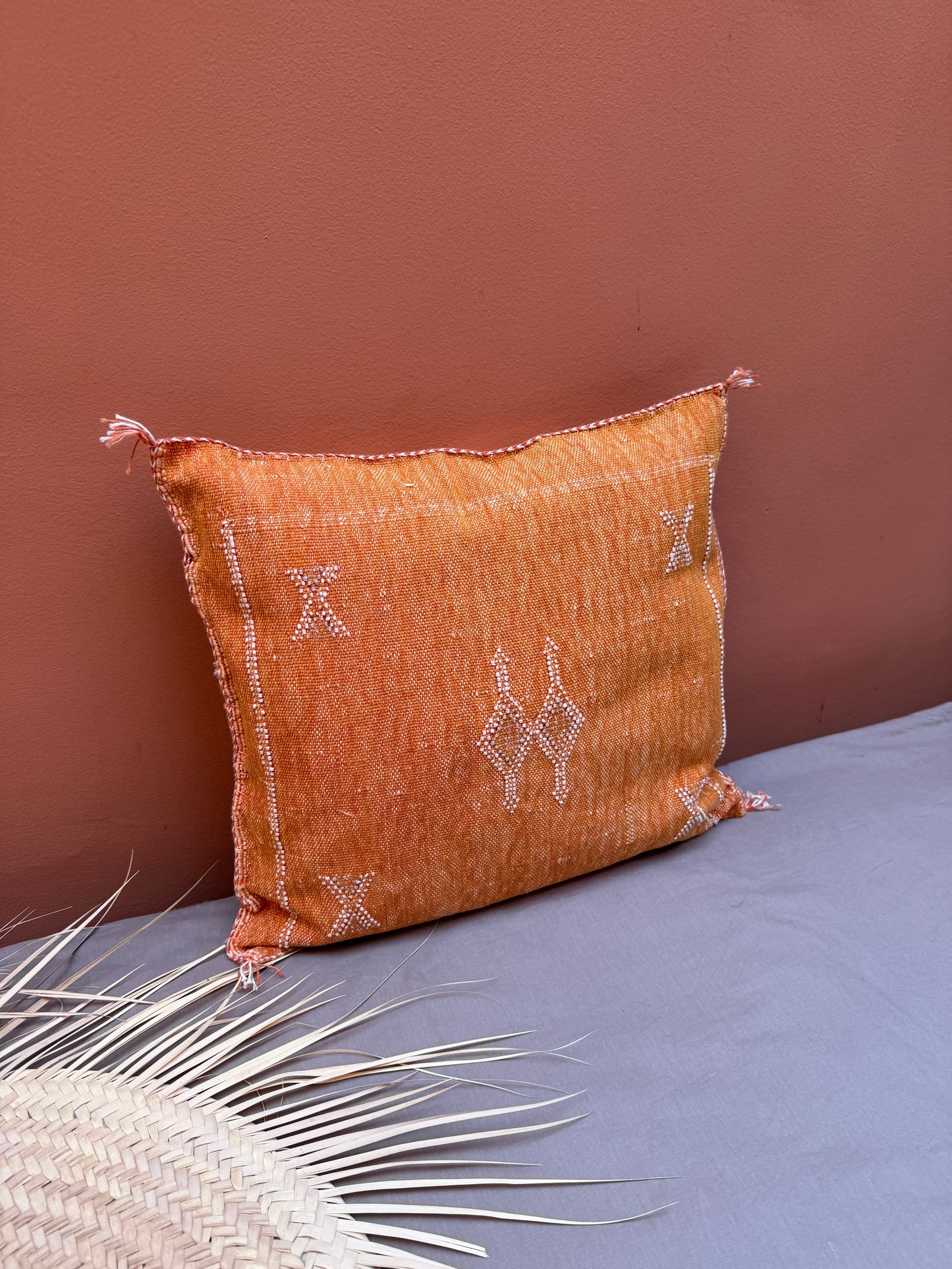 Housse de coussin en soie végétale orange