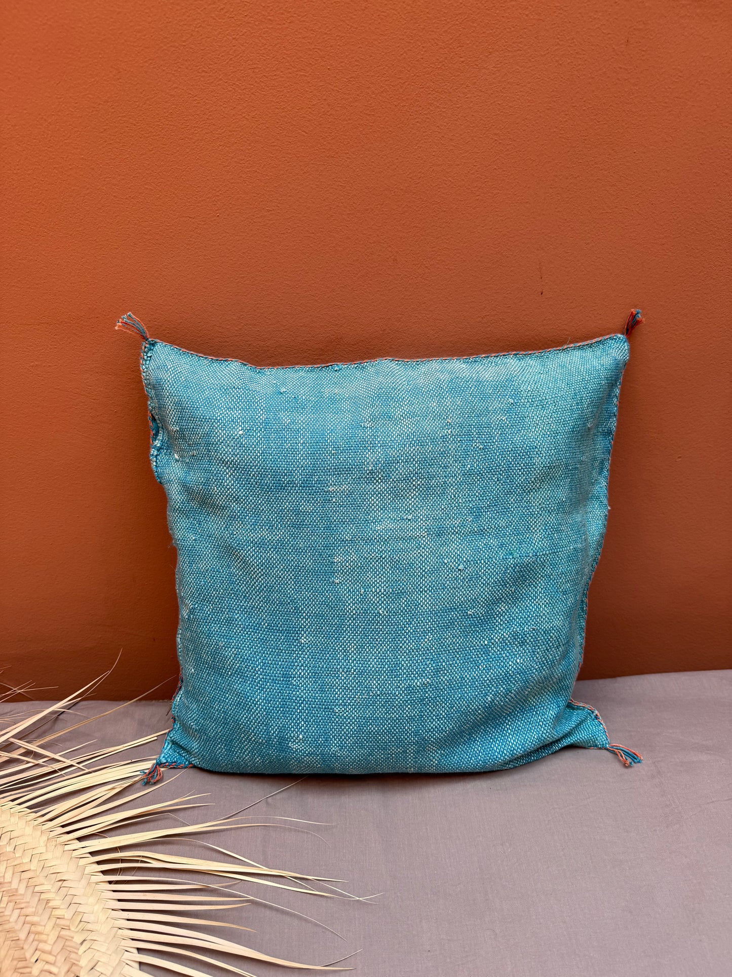Housse de coussin en soie végétale turquoise
