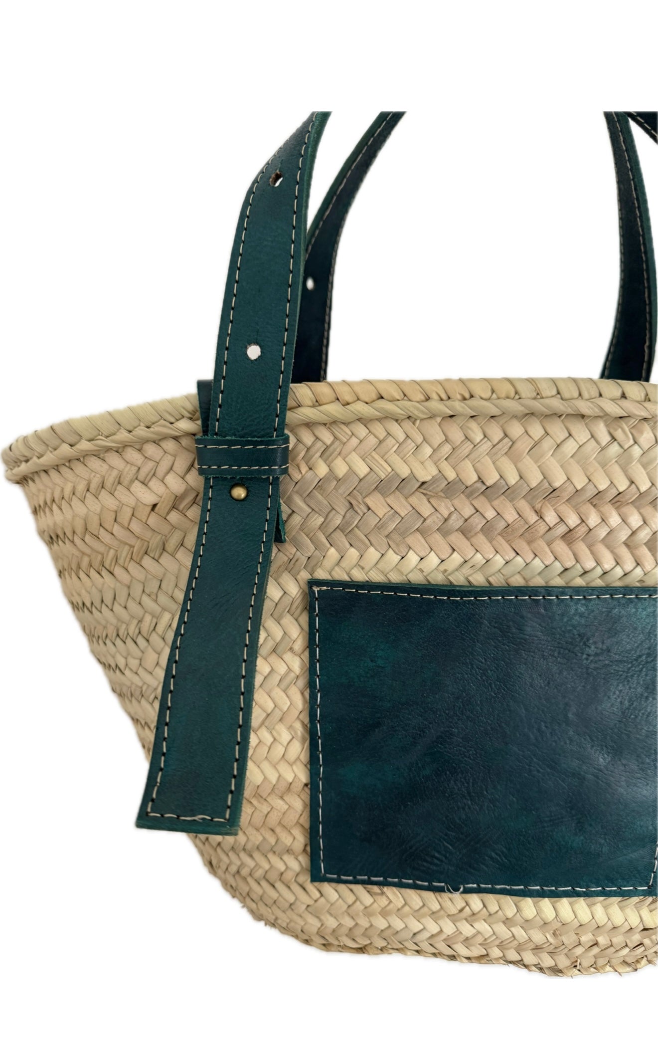 Panier en osier détails en cuir