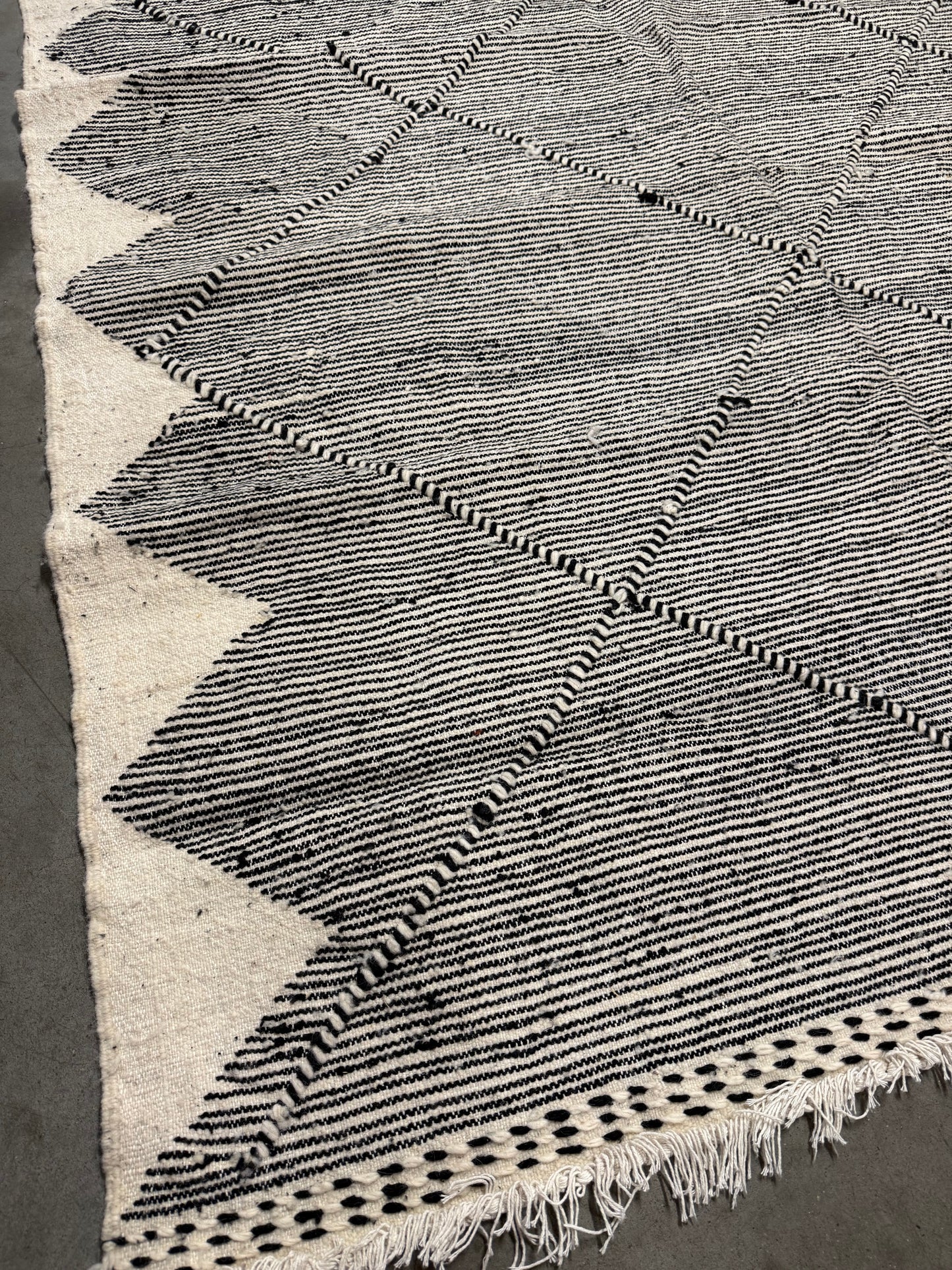 Tapis Zanafi noir et blanc