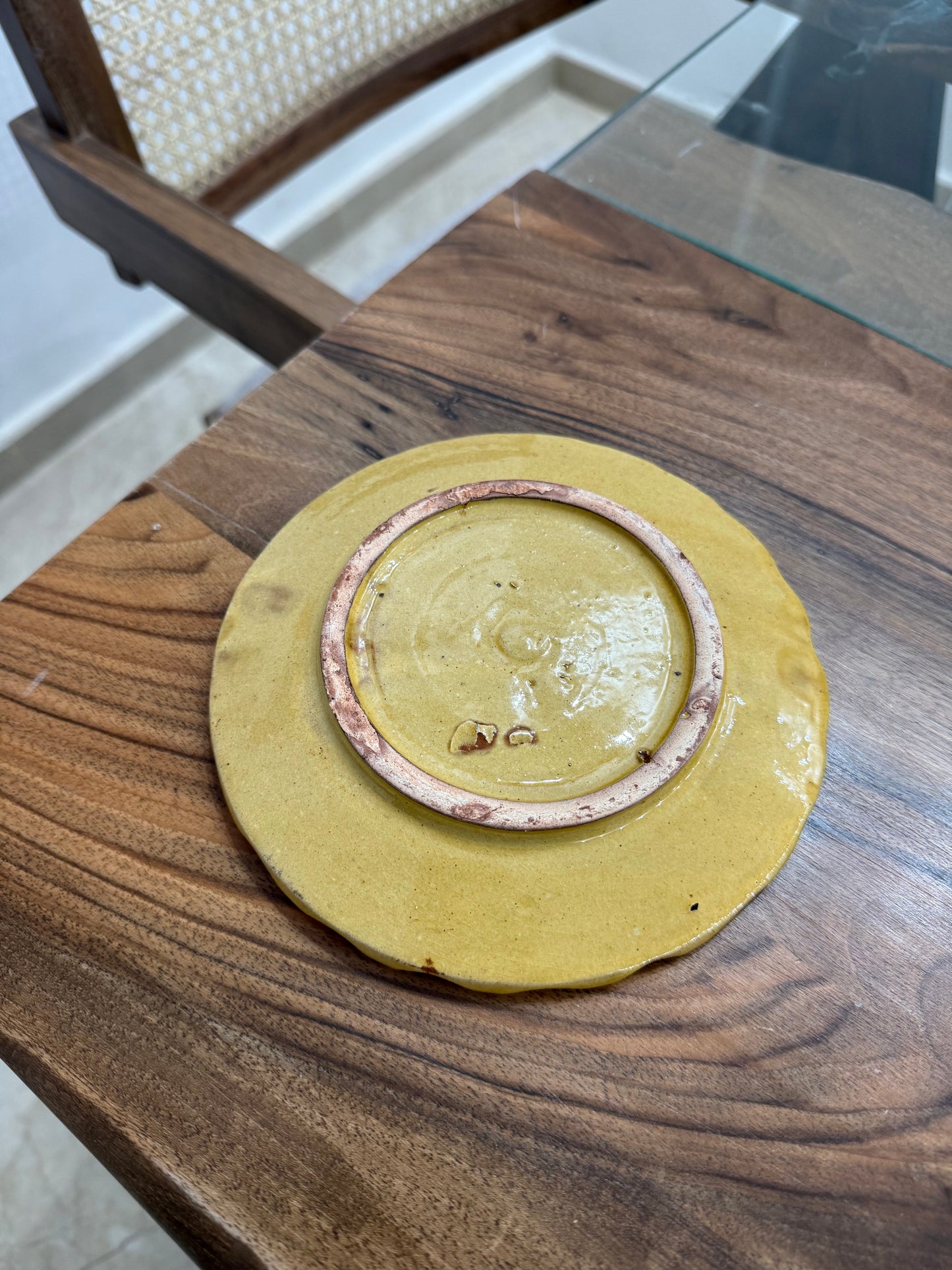 Assiettes en céramique dentelées