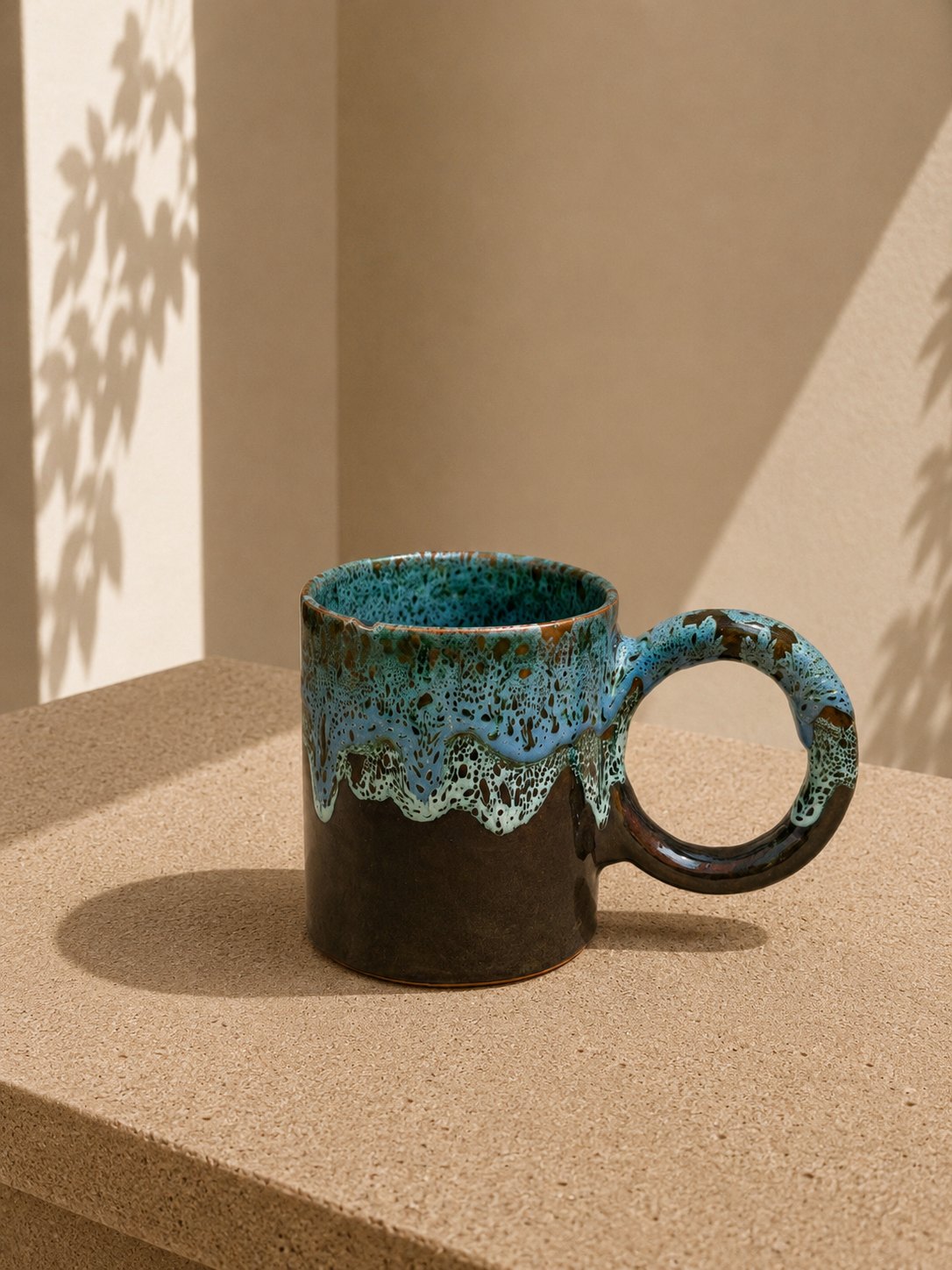 Mug artisanal en céramique émaillée anse XL