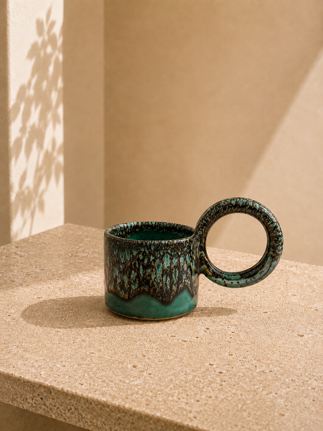 Tasse en céramique émaillée anse XL