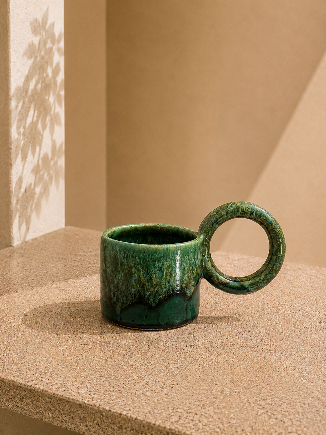 Tasse en céramique émaillée anse XL