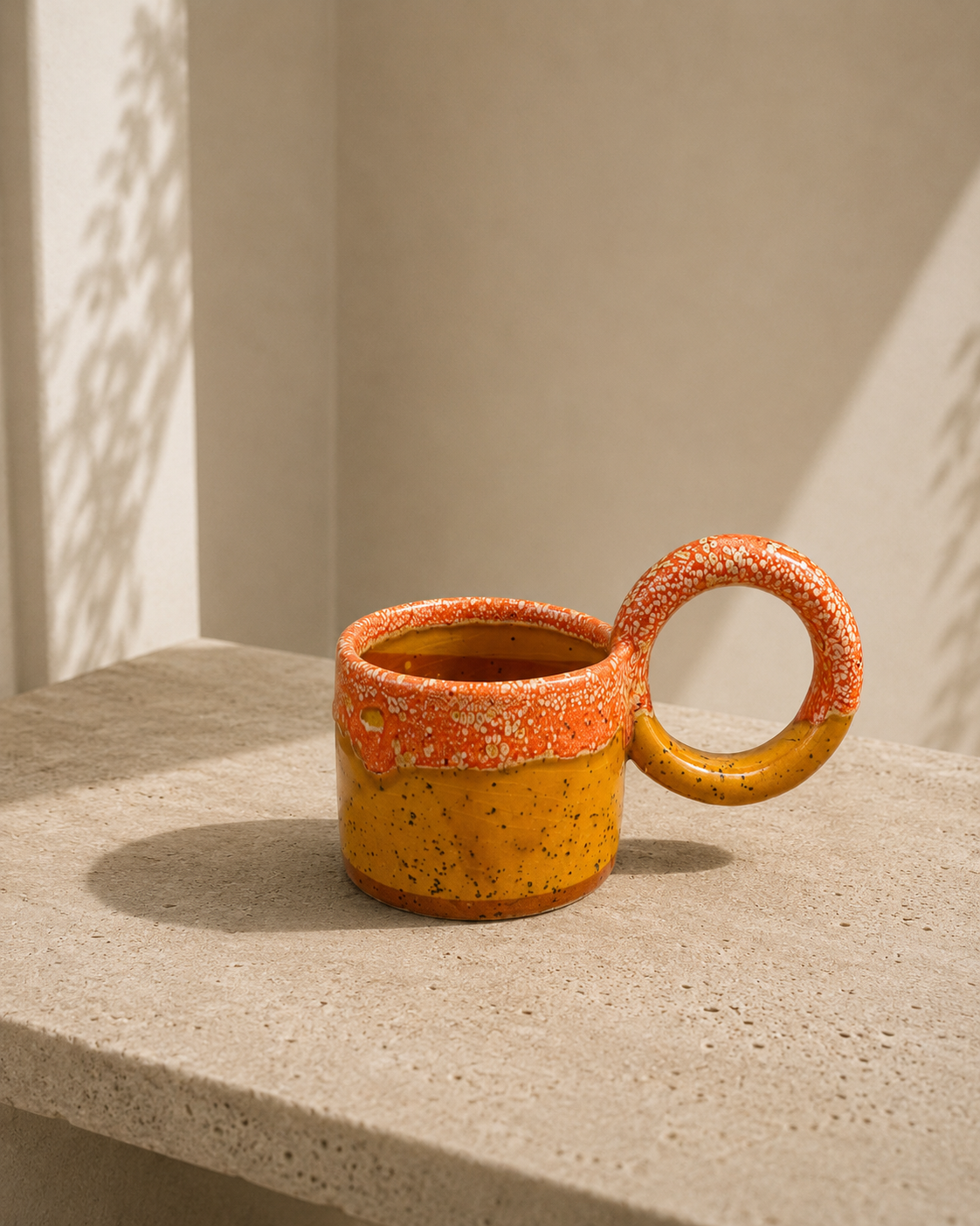 Tasse artisanale en céramique émaillée anse XL