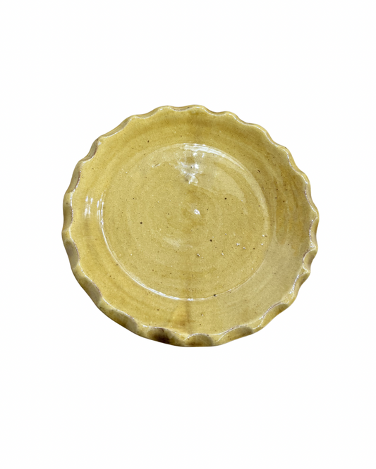 Assiettes en céramique dentelées