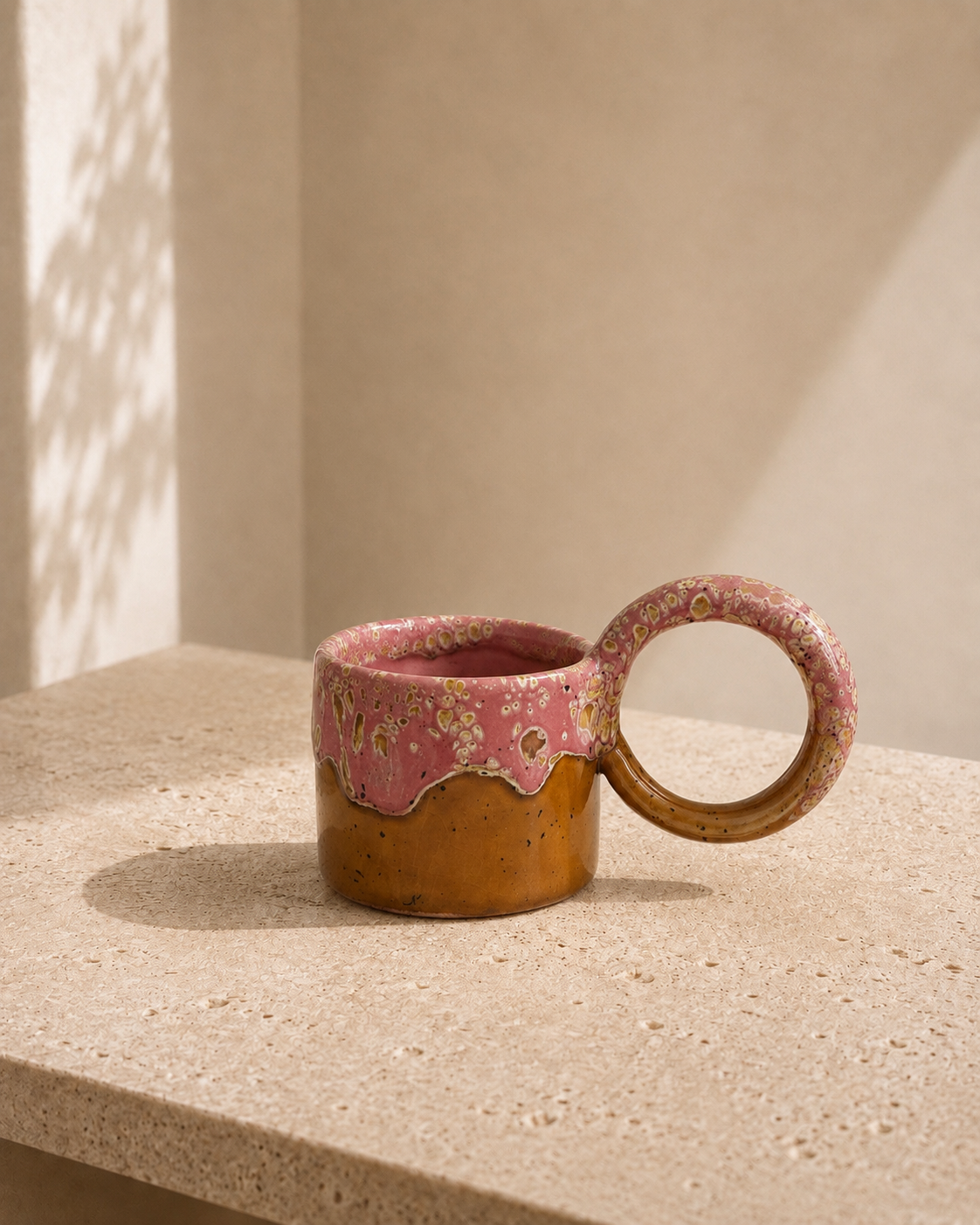 Tasse artisanale en céramique émaillée anse XL