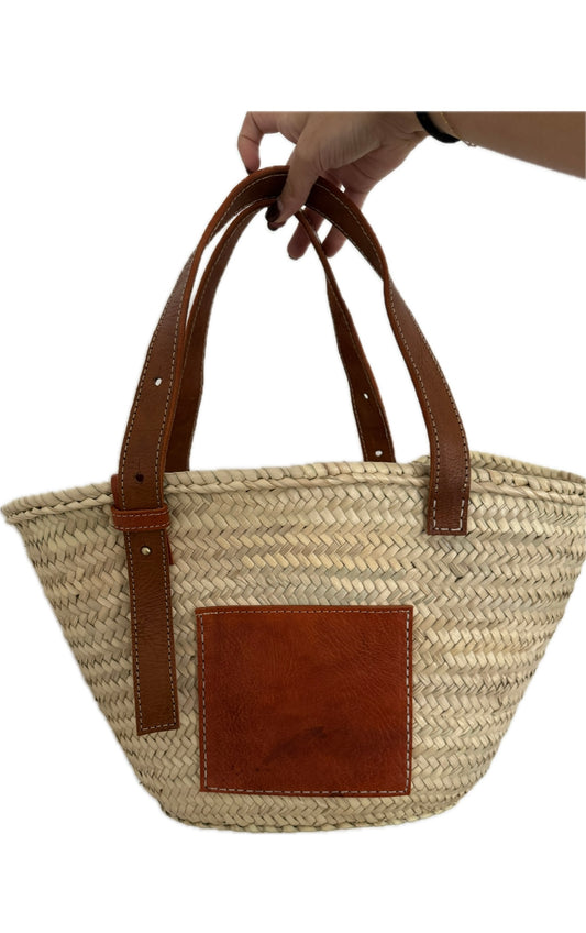 Panier en osier détails en cuir