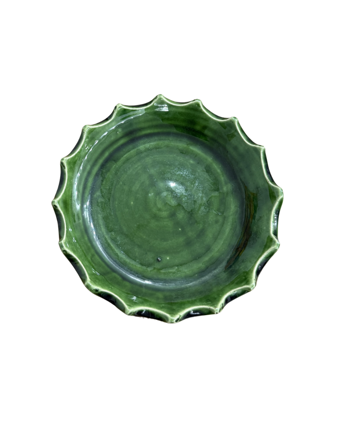 Assiettes en céramique dentelées