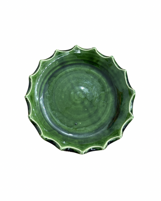 Assiettes en céramique dentelées