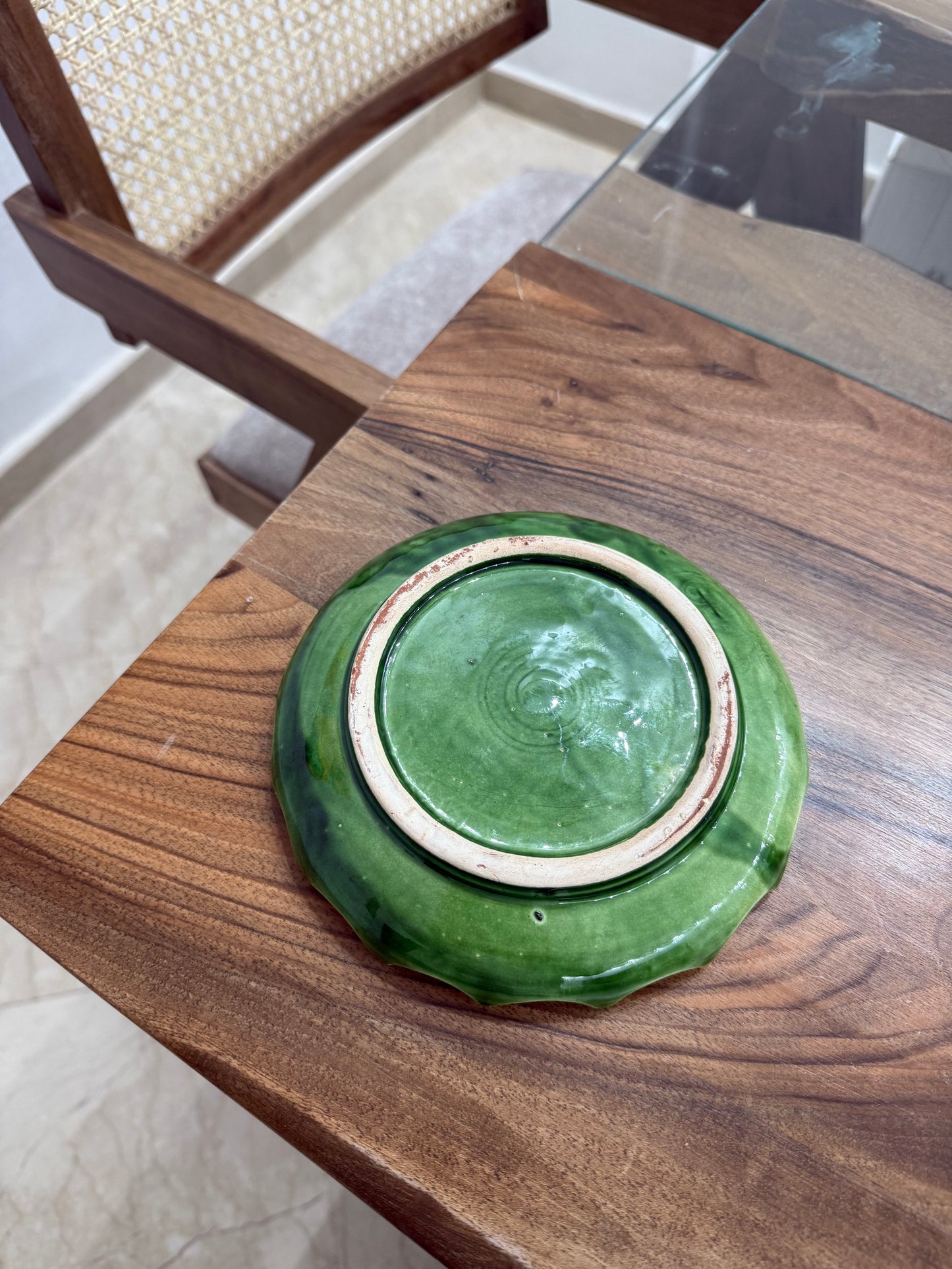 Assiettes en céramique dentelées