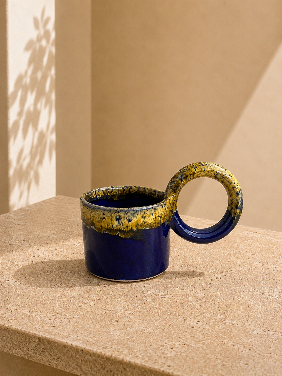 Tasse en céramique émaillée anse XL