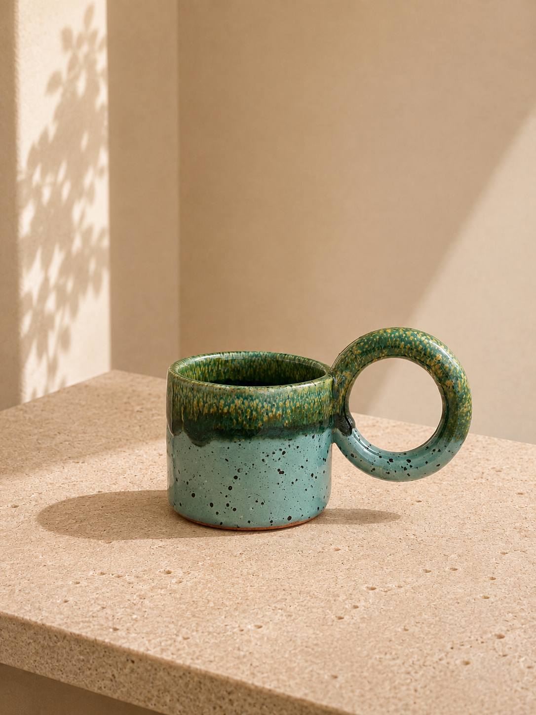 Tasse en céramique émaillée anse XL